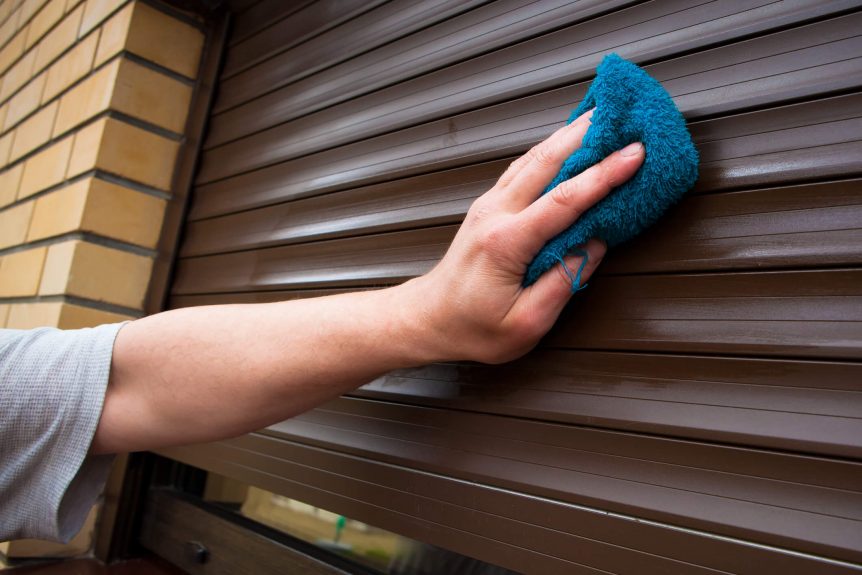Cleaning roller shutters